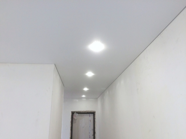 Бесшовные натяжные потолки