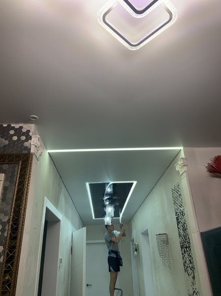 Натяжной потолок в прихожую