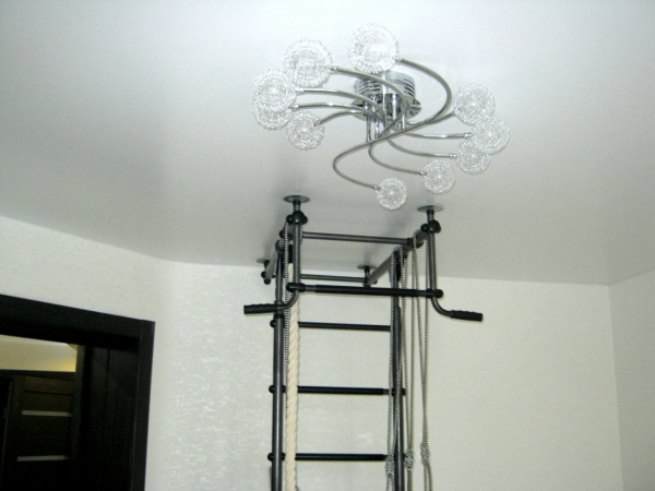 Натяжной потолок в детскую