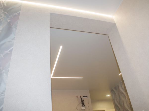 Фото натяжного потолка в частный дом